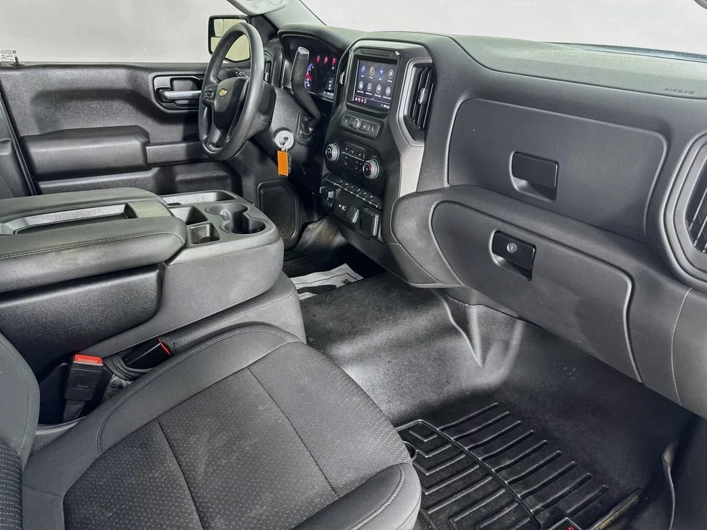Used 2021 White Chevrolet Custom image 32