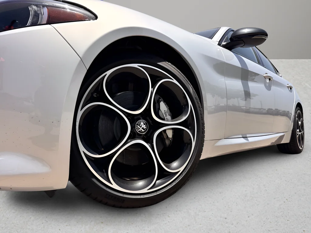 2026 Alfa Romeo Giulia Base - Photo 24