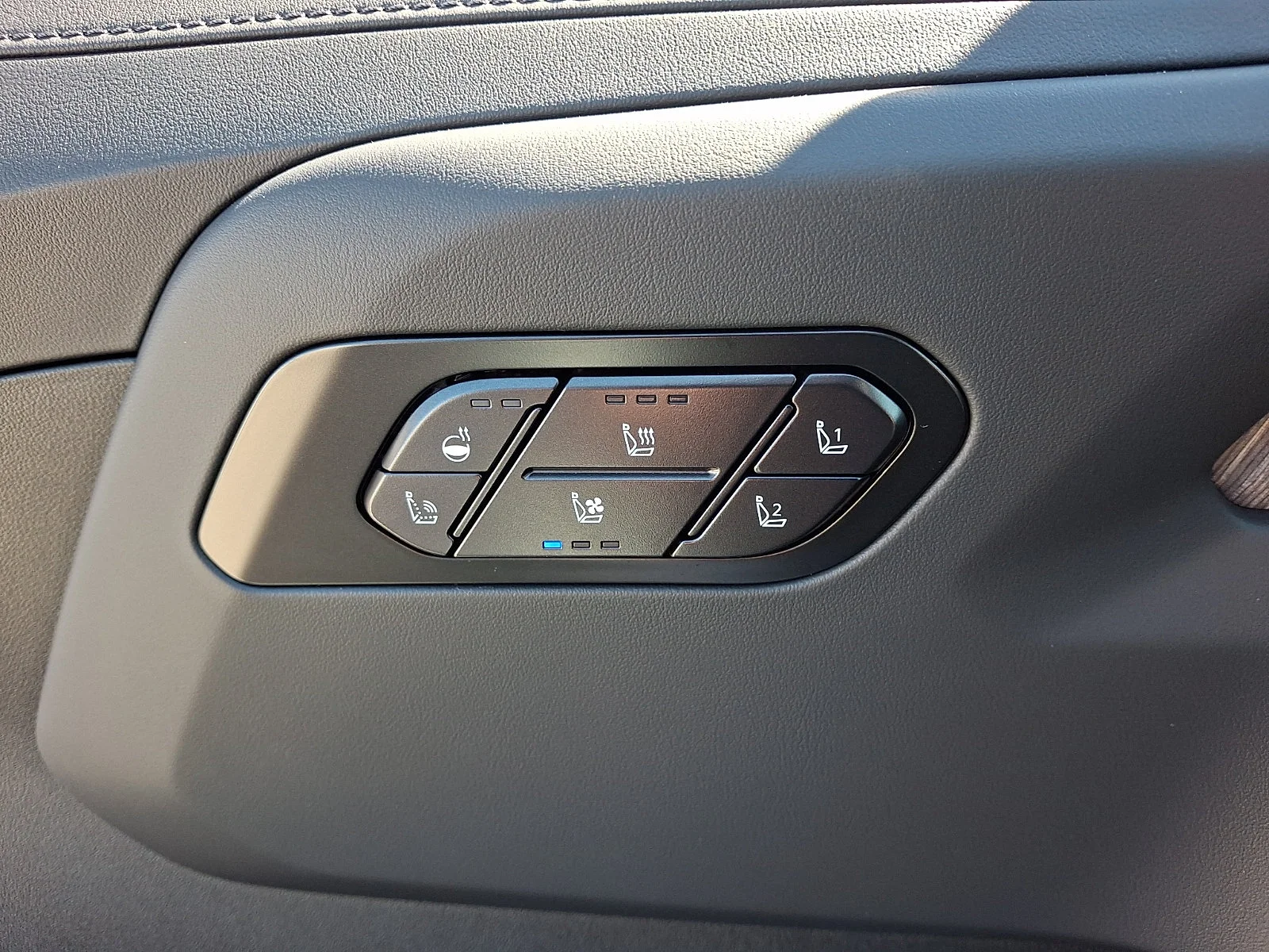 New 2027 White Kia X-Line SX Prestige image 22