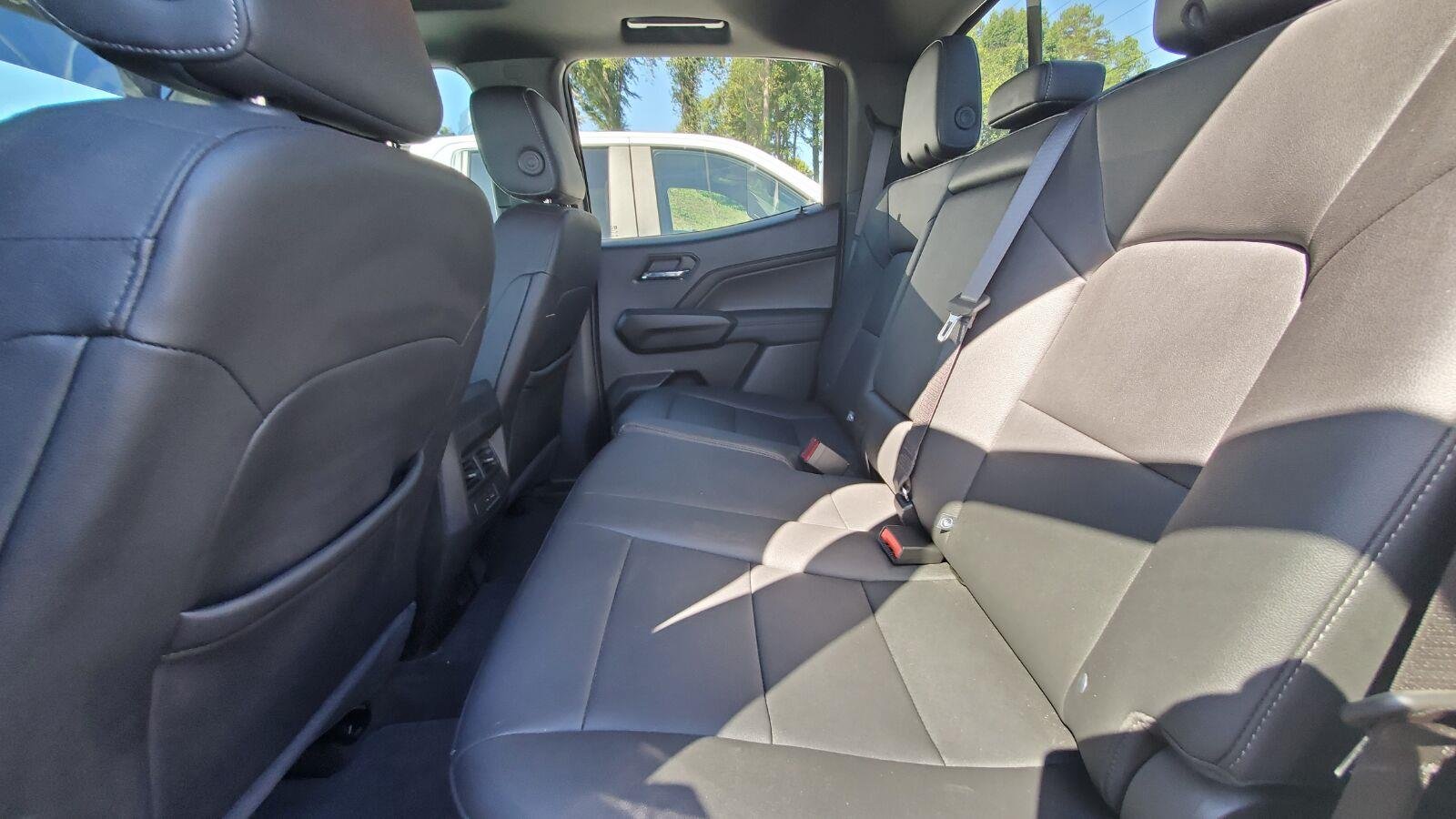 Used 2025 Summit White GMC Elevation image 5
