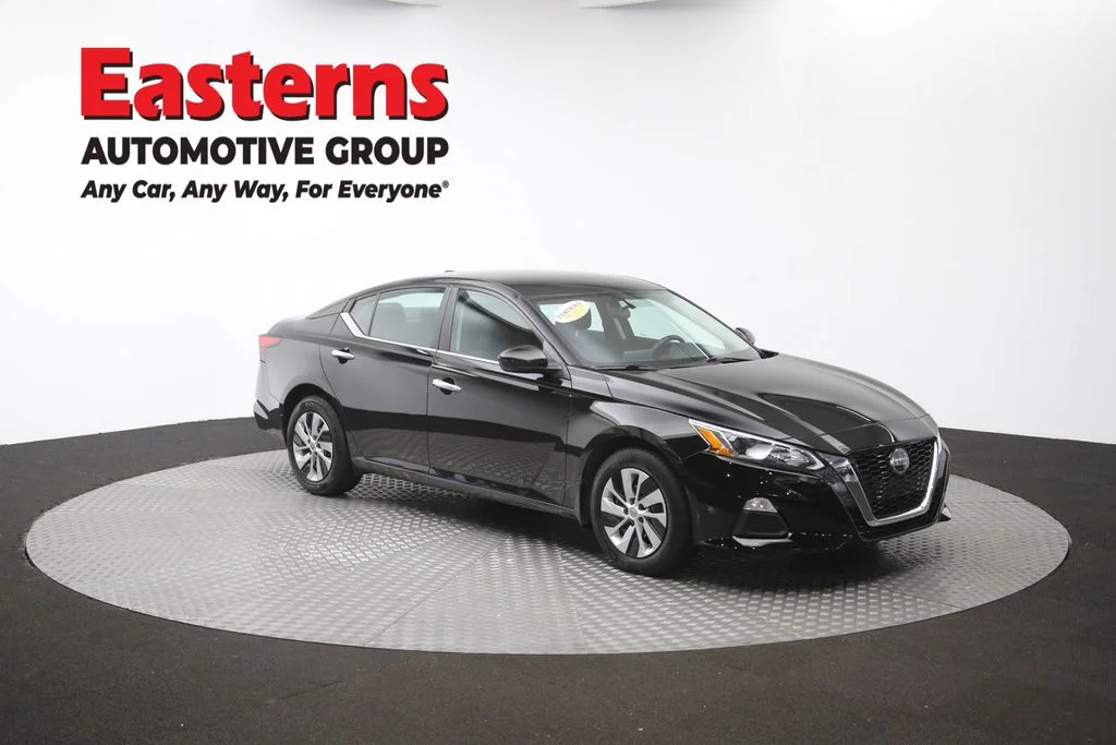 Used 2020 Black Nissan 2.5 S image 49