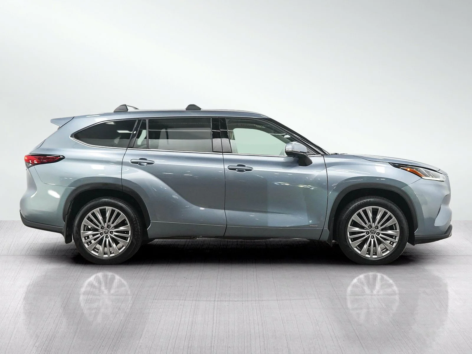 Used 2023  Toyota Hybrid Platinum image 6