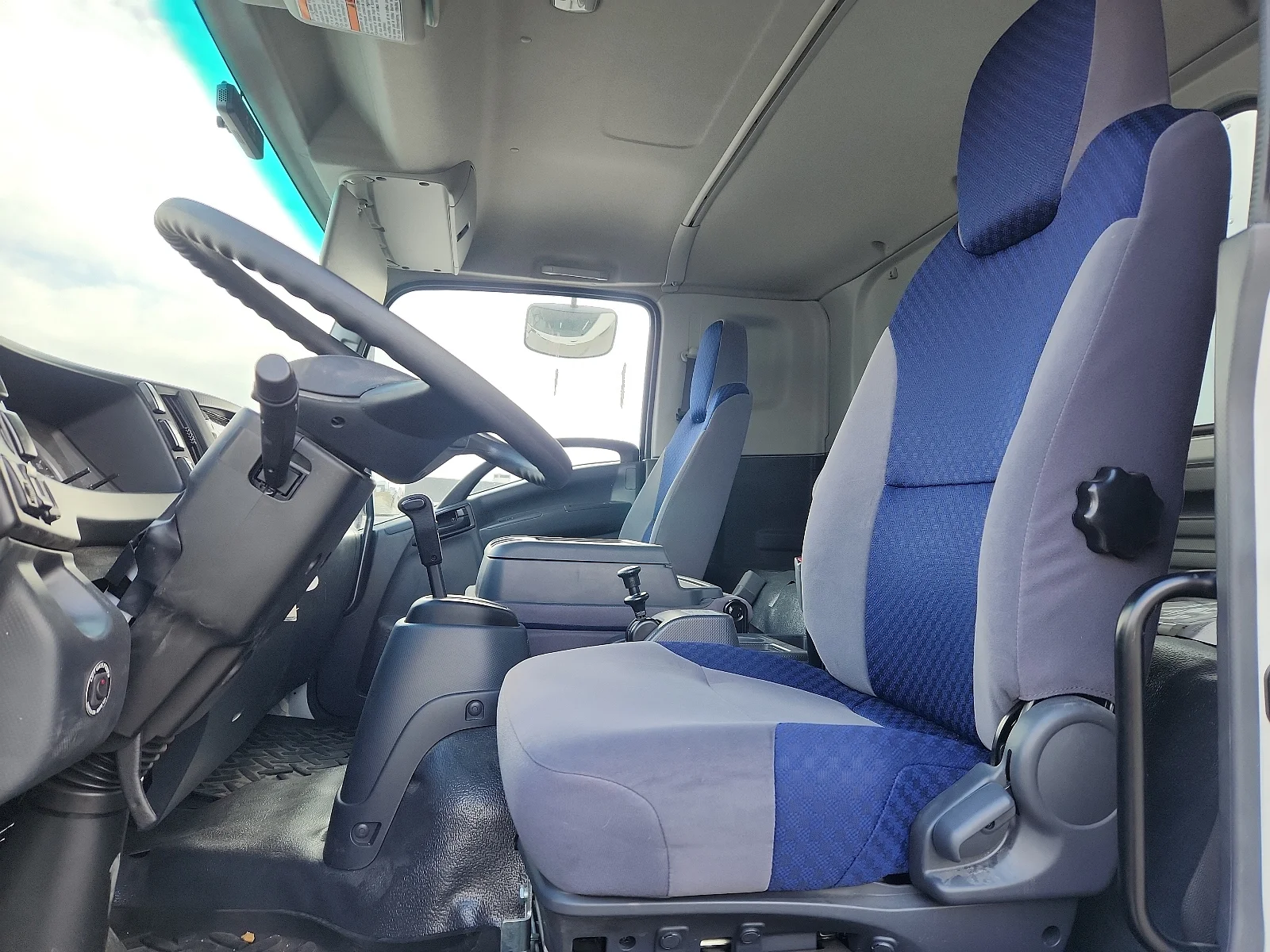 Used 2024 White Isuzu  image 18
