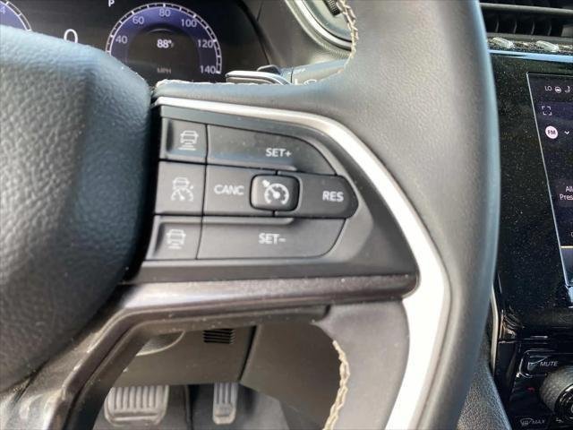 Used 2023 Diamond Black Crystal Pearlcoat Jeep Laredo image 17