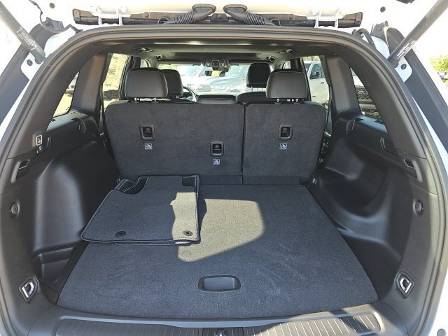 New 2026 Bright White Clearcoat Jeep Laredo Altitude image 19