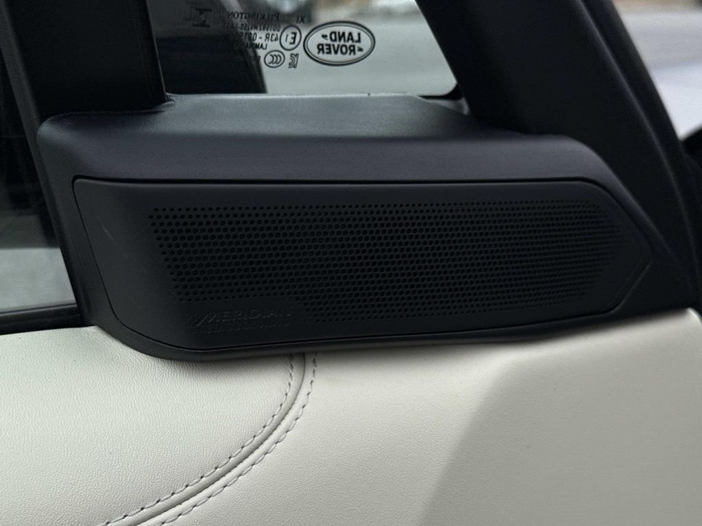 New 2026 Tourmaline Brown in Satin finish Land Rover SE image 21