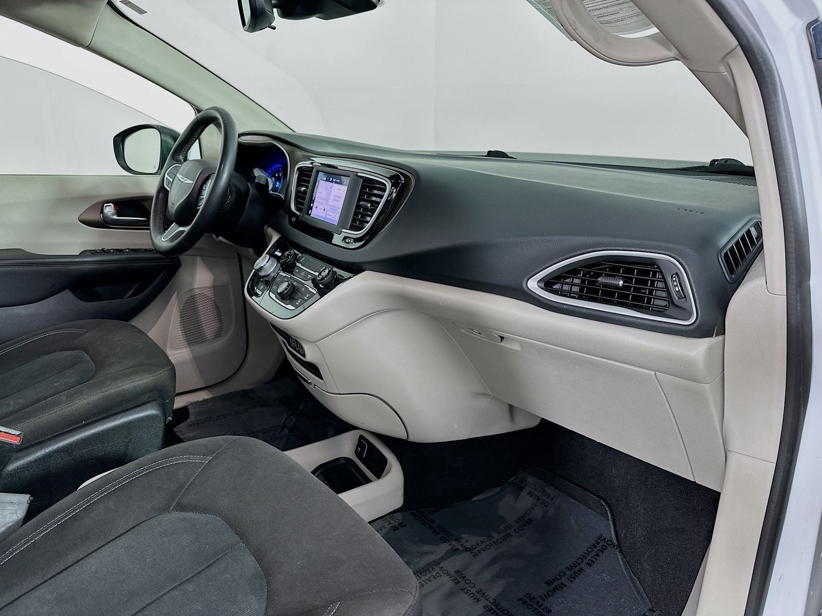 Used 2023 Bright White Clearcoat Chrysler LX image 29