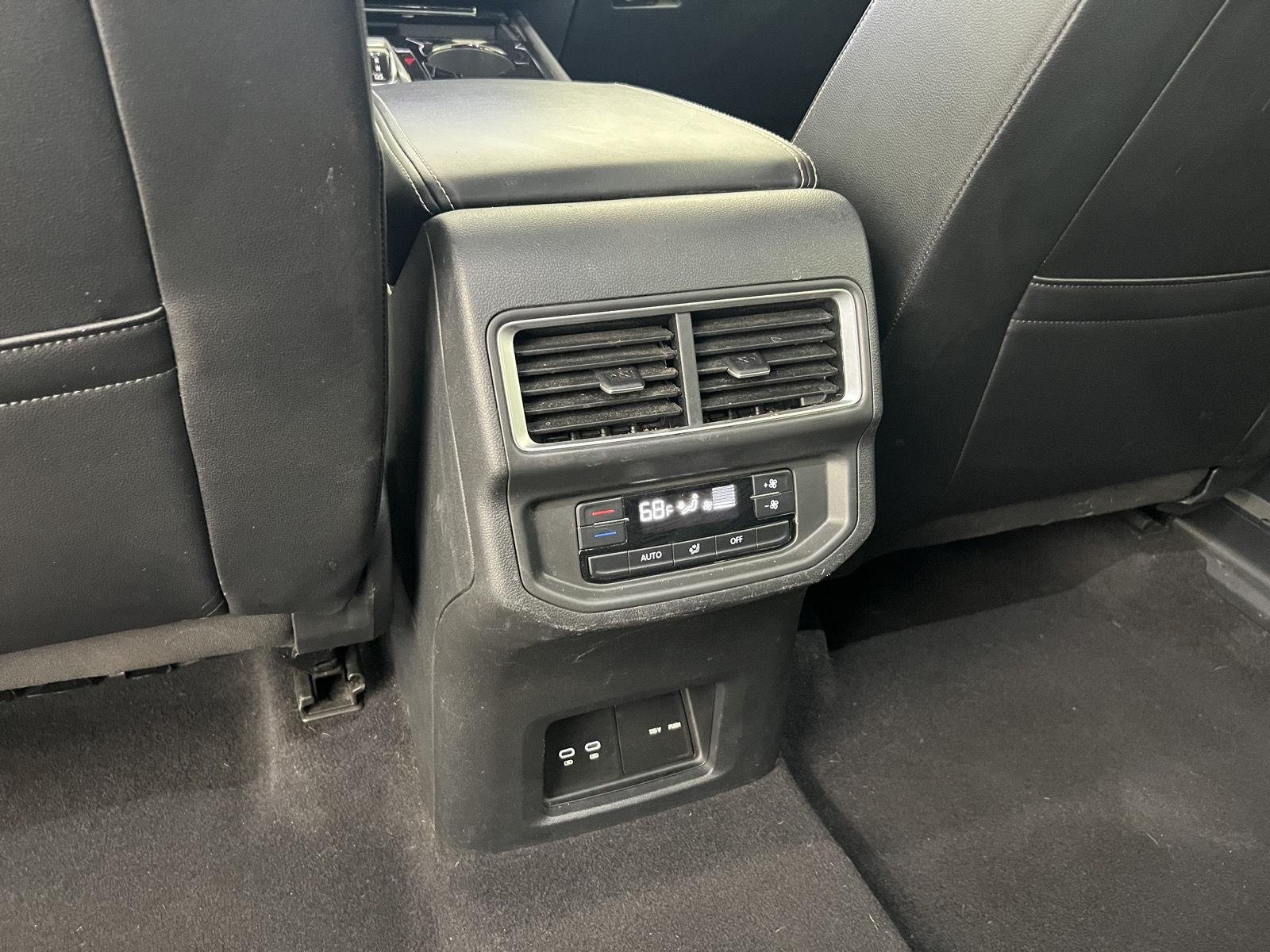 2024 Volkswagen Atlas SE w/Tech - Photo 26