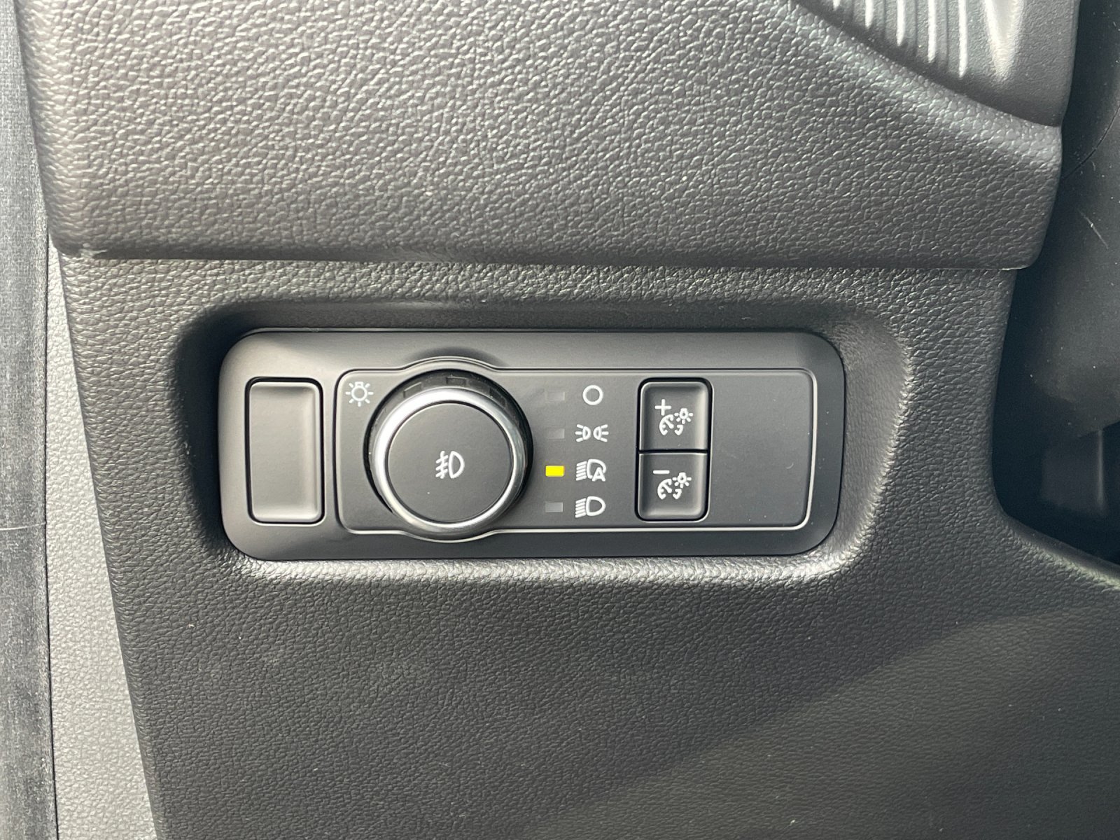New 2025 Shadow Black Ford XLT image 27