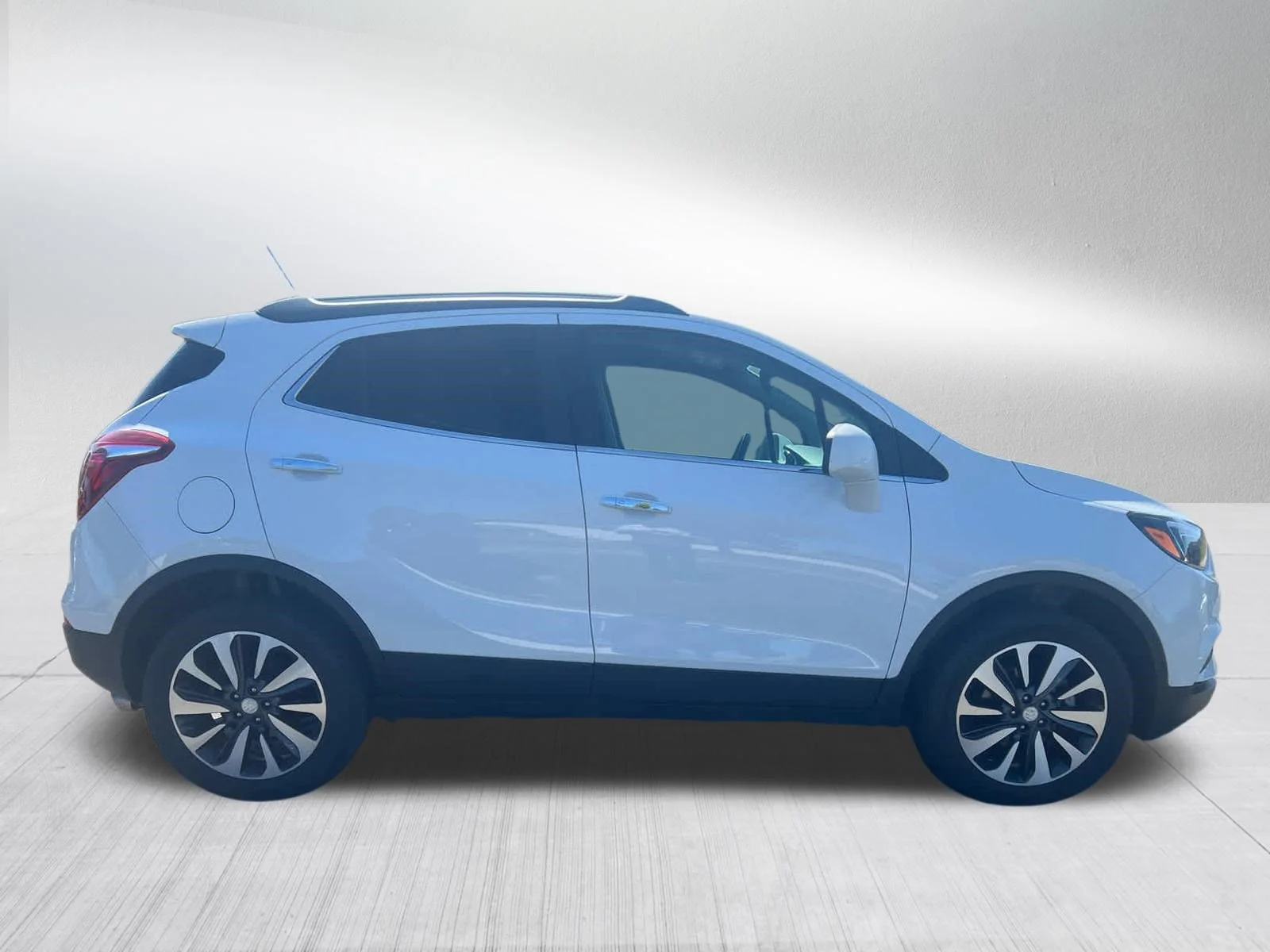 Used 2021 Summit White Buick Preferred image 8