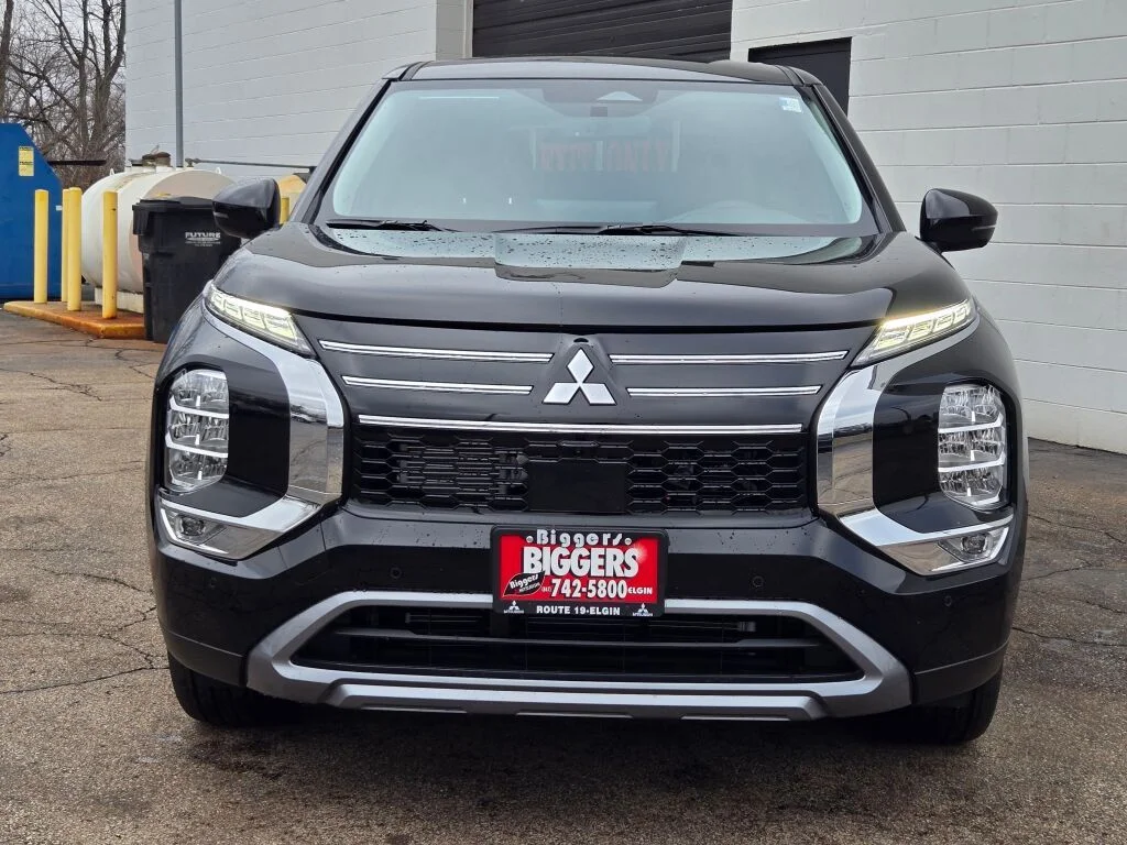New 2026 Black Mitsubishi SE image 2