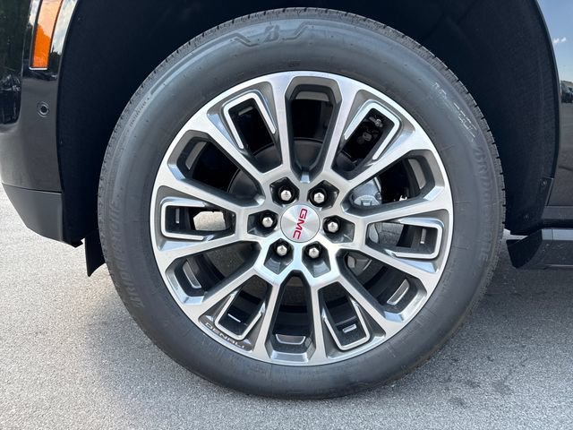 2026 GMC Yukon XL Denali - Photo 10