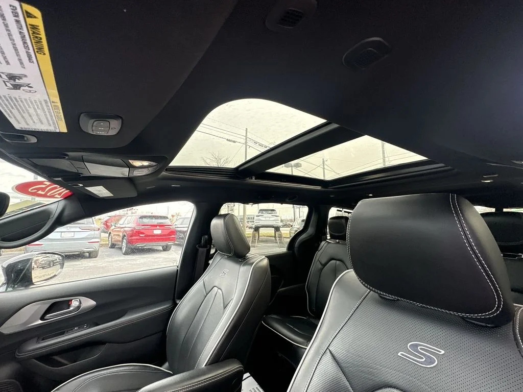 Used 2025 Blue Chrysler Limited image 16