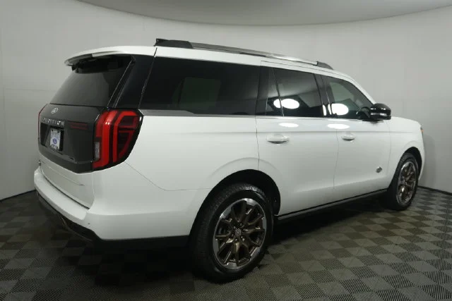 New 2027 Star White Metallic Tri-Coat Ford King Ranch® image 3