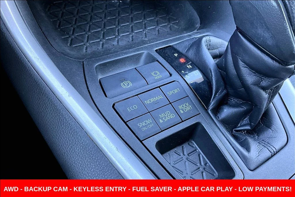 Used 2020 White Toyota XLE image 17
