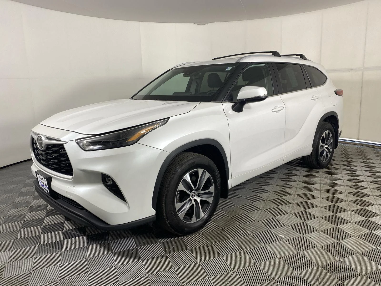Used 2023 Wind Chill Pearl Toyota XLE image 11