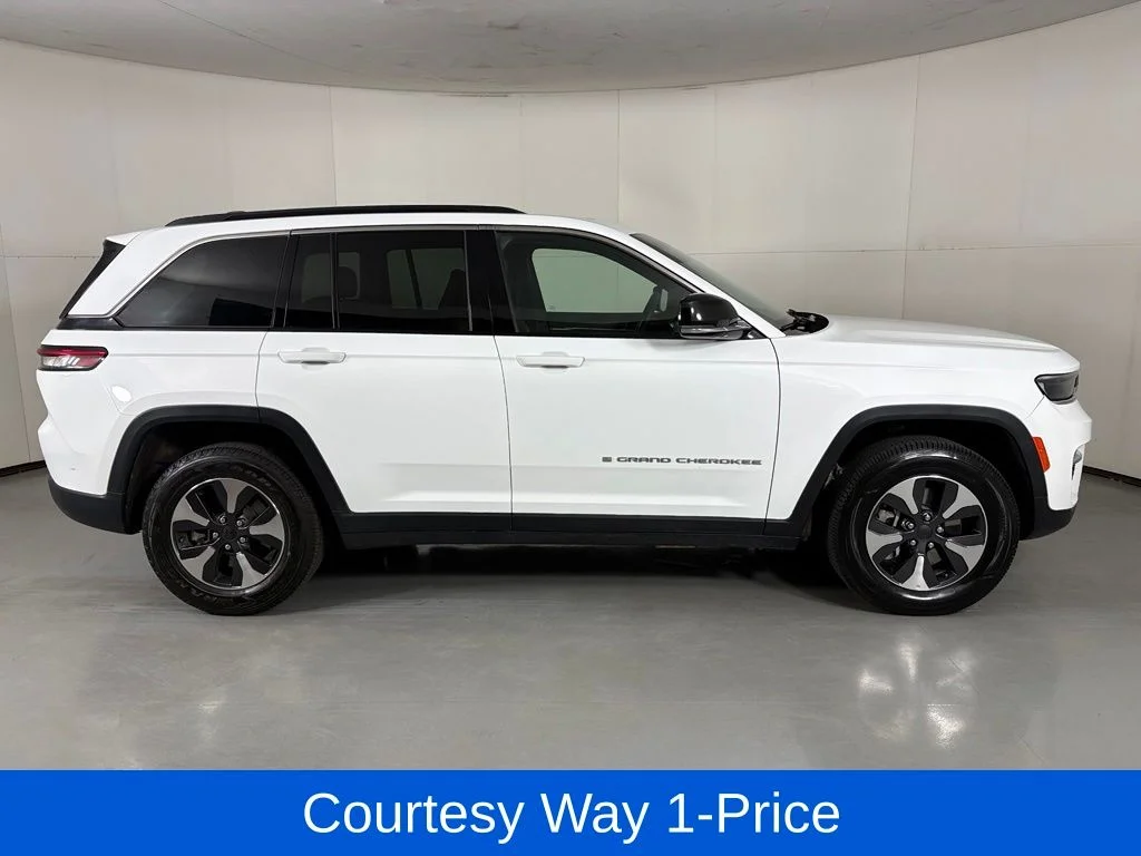Used 2024 White Jeep 4xe image 12