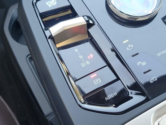 2026 BMW iX 45 - Photo 25