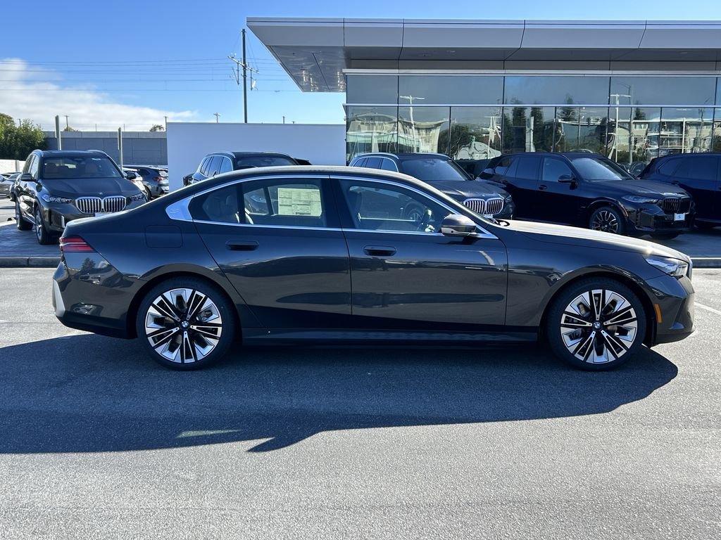 New 2027 Dark Graphite Metallic BMW eDrive40 image 6