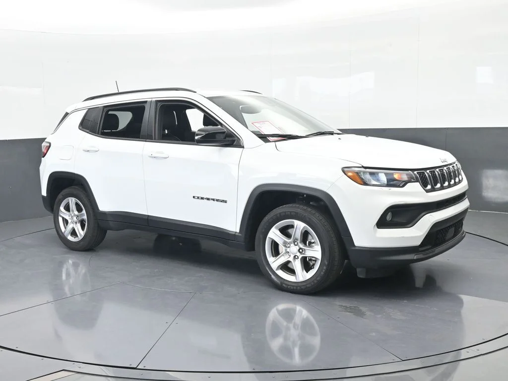 Used 2023 Bright White Clearcoat Jeep Latitude image 7