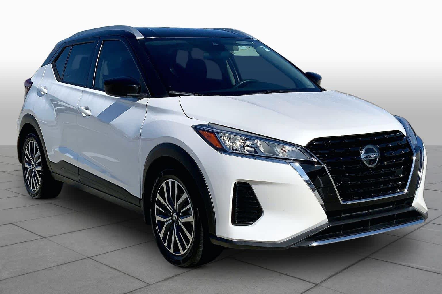 Used 2021 Aspen White/Super Black Nissan SV image 3