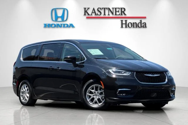 Used 2023 Brilliant Black Crystal Pearlcoat Chrysler Touring L image 1