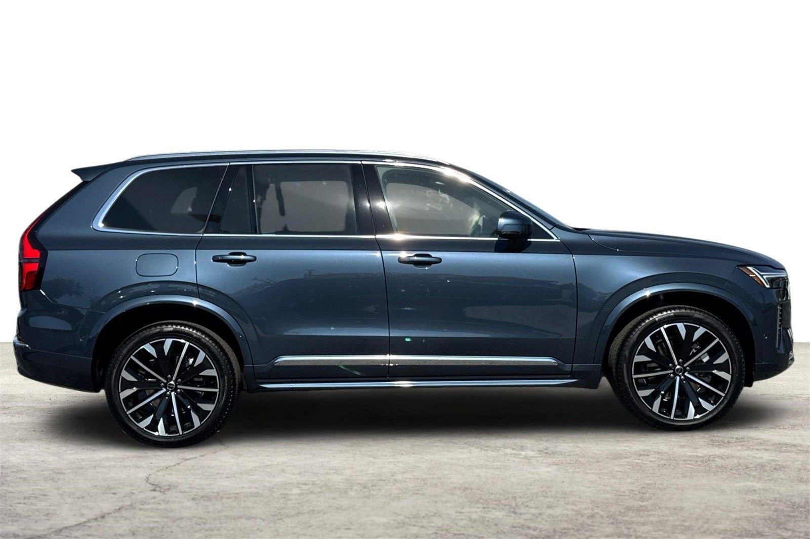 2026 Volvo XC90 Plus - Photo 8