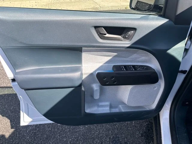 New 2025 Oxford White Ford XLT image 17