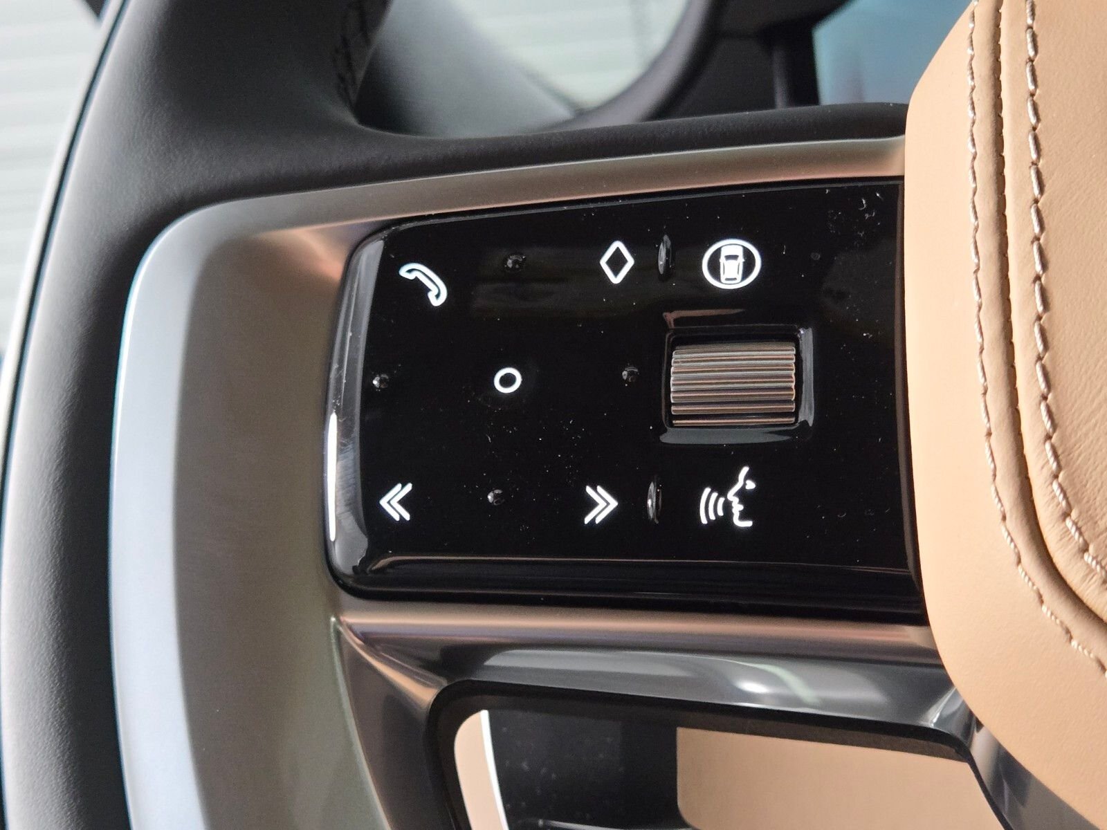 New 2026 Belgravia Green Land Rover SE image 24