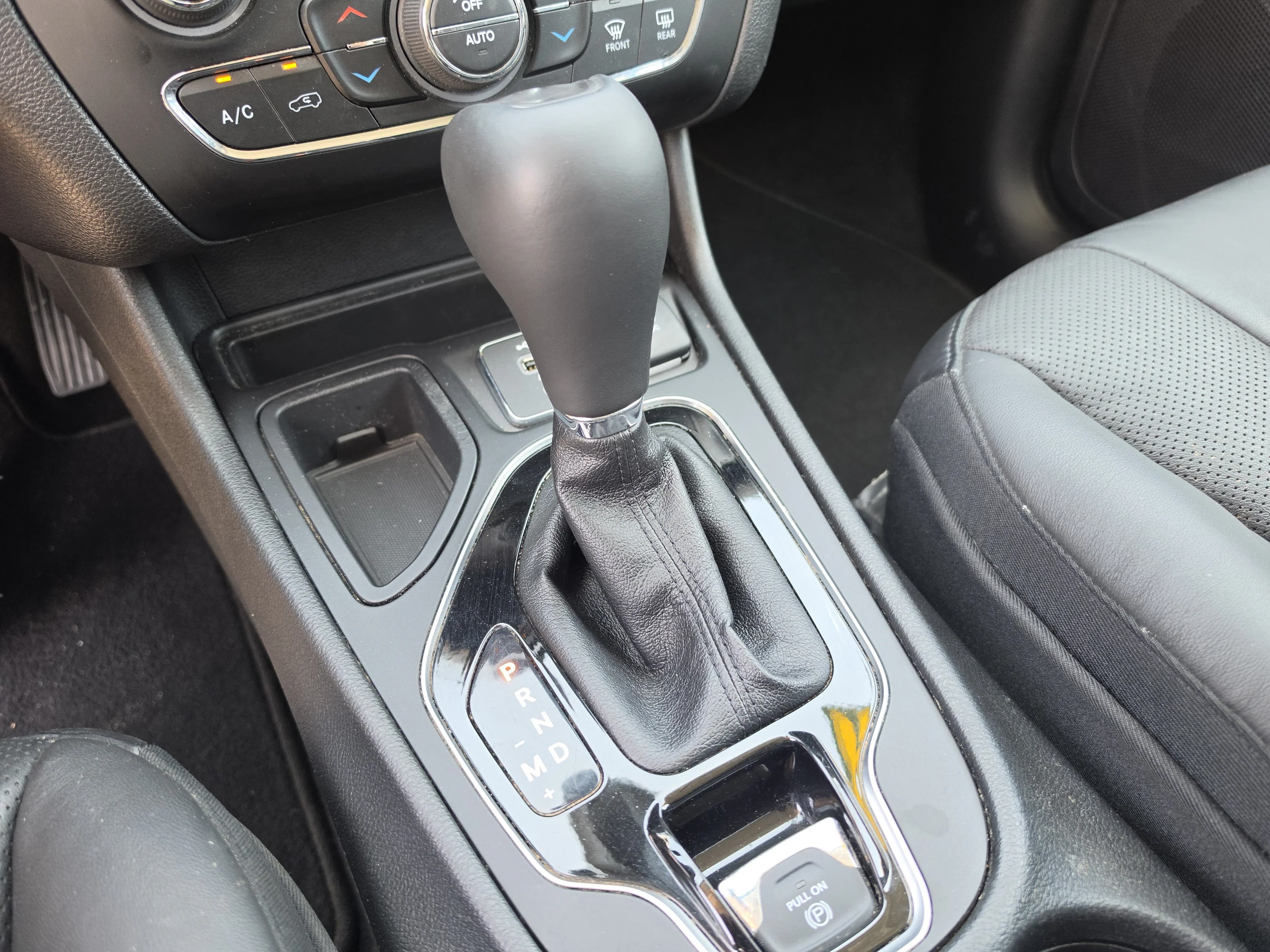 Used 2021 Diamond Black Crystal Pearlcoat Jeep Limited image 30