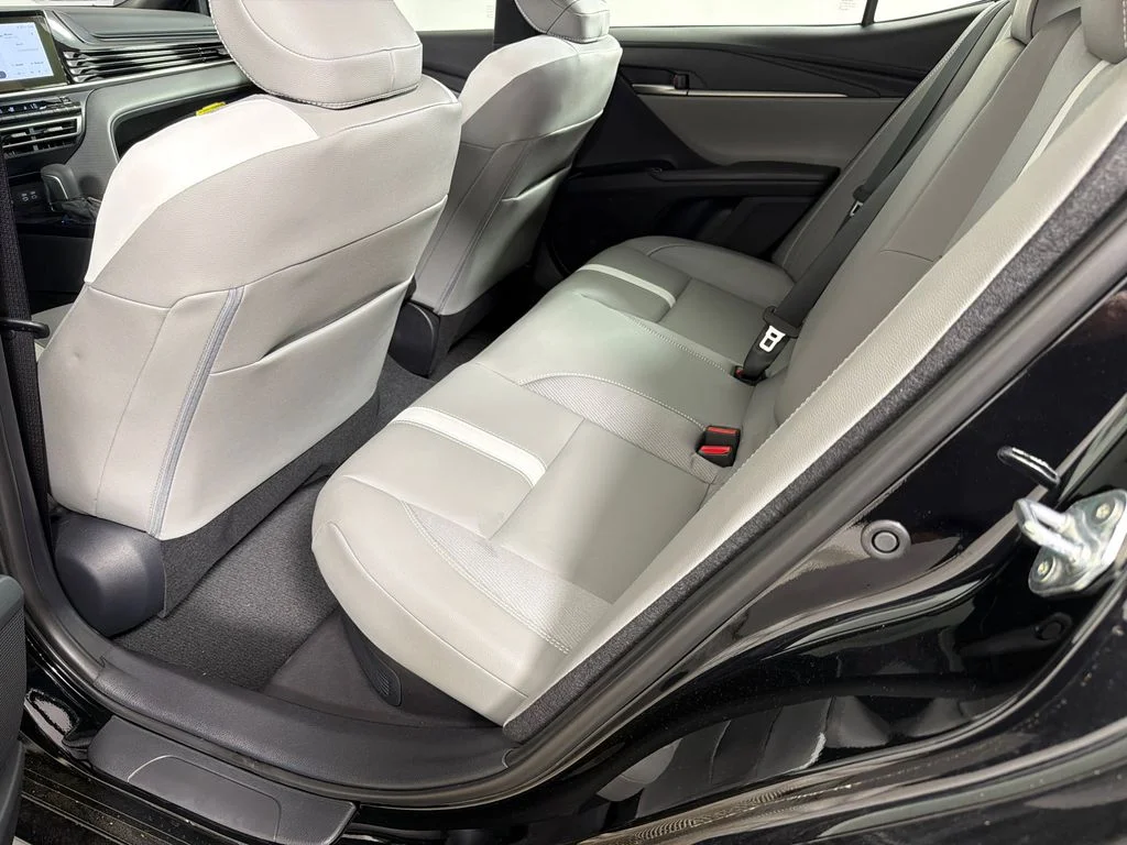 2025 Toyota Camry SE - Photo 20