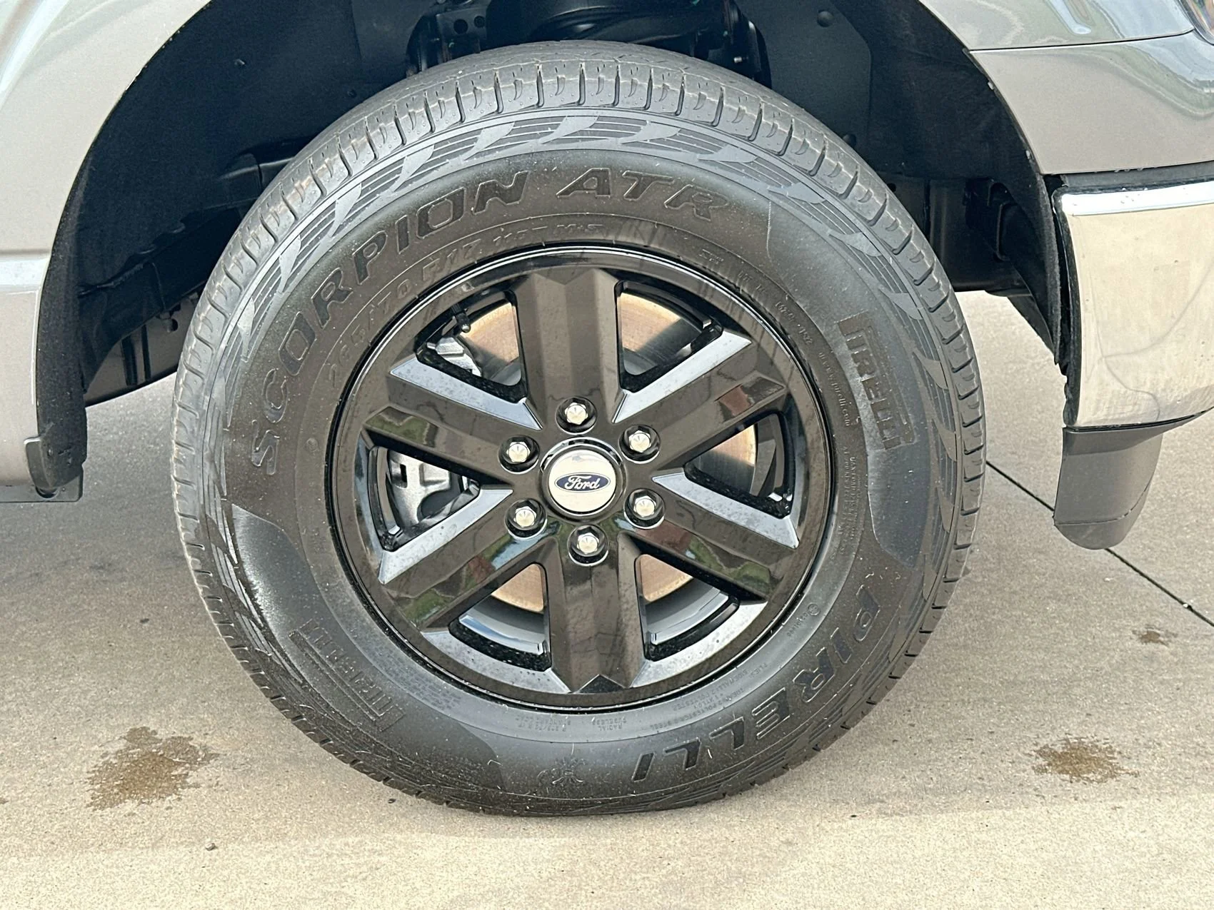 Used 2023 Carbonized Gray Metallic Ford XLT image 10