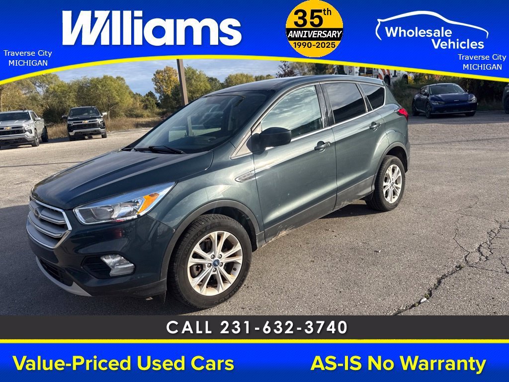 Used 2019  Ford SE image 4