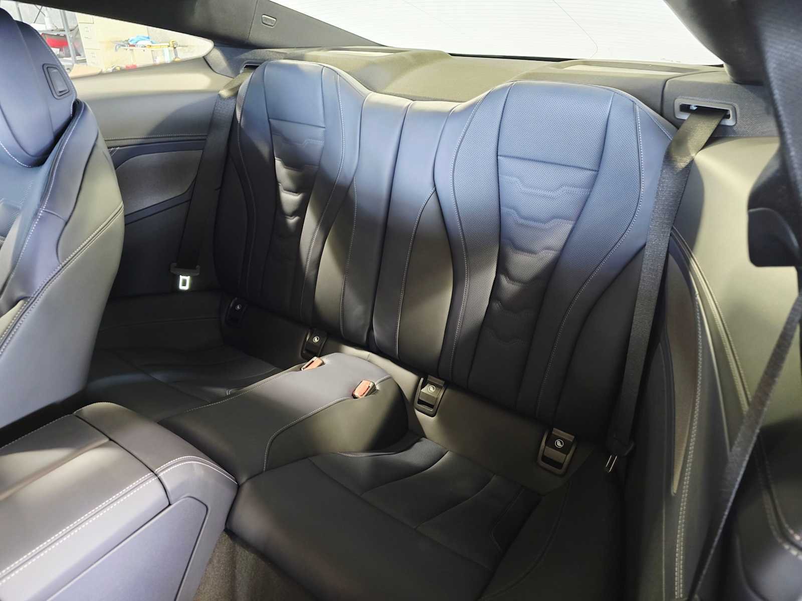 2026 BMW 8 Series M850i - Photo 27