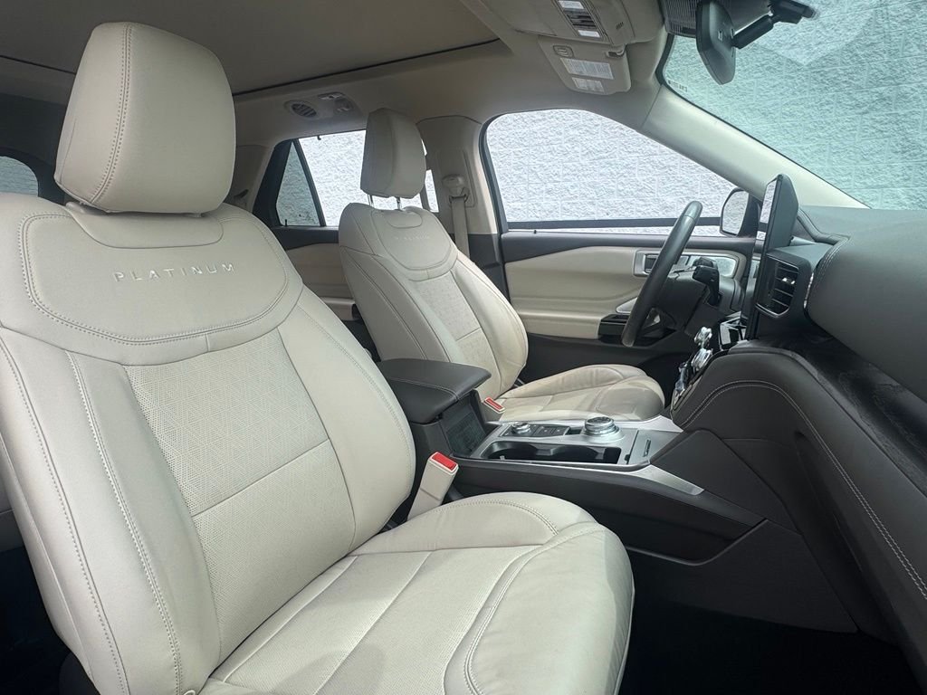 Used 2024 Blue Metallic Ford Platinum image 27