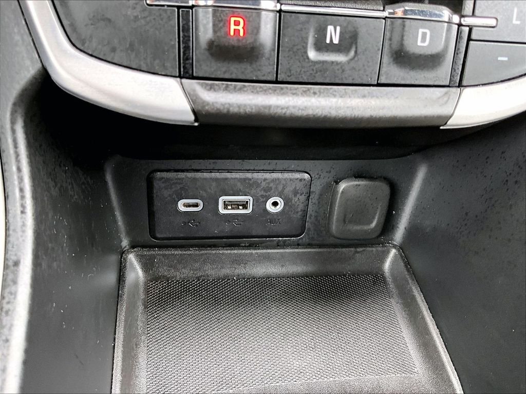 Used 2023 White GMC SLE image 25