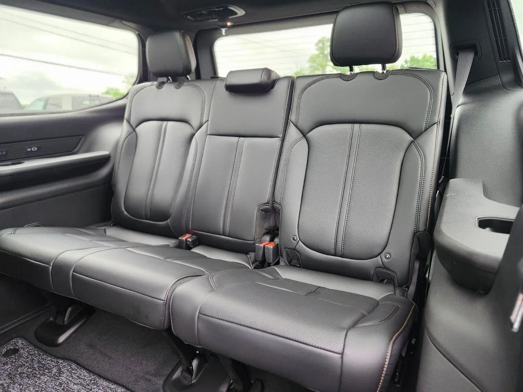 New 2026 Bright White Clear-Coat Exterior Paint Jeep  image 18