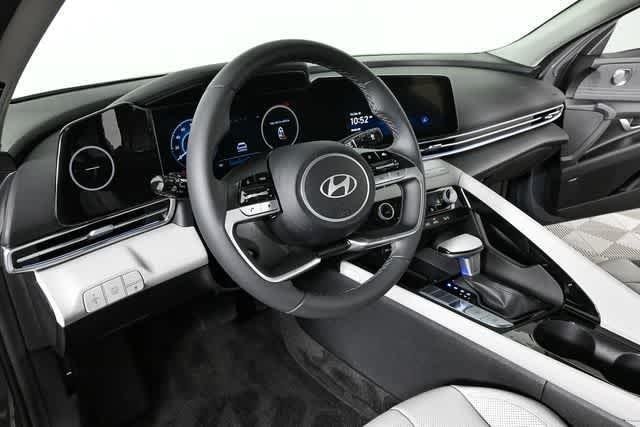 2025 Hyundai Elantra Limited - Photo 39