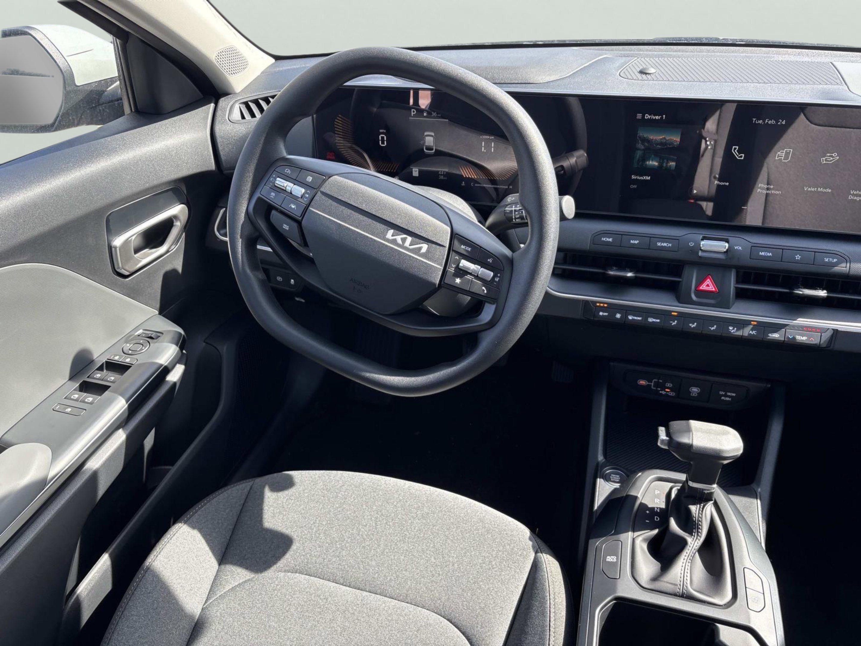 2025 Kia K4 LXS - Photo 9