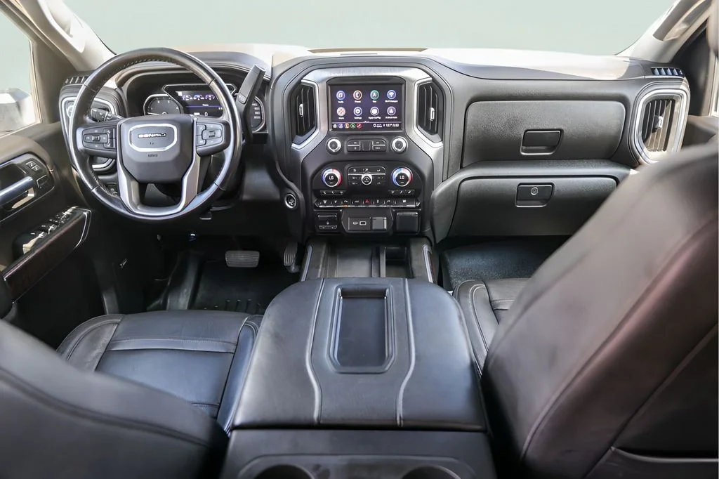 Used 2022 White GMC Denali image 30