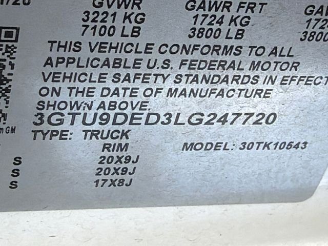 Used 2020 White GMC SLT image 31