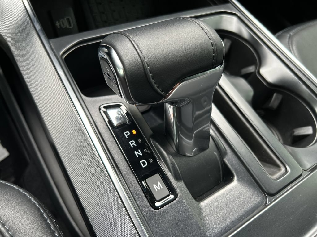 Used 2025 White Ford Platinum image 31