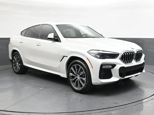 Used 2021 White BMW sDrive40i image 2