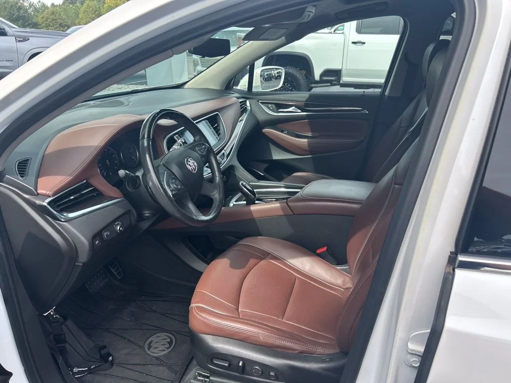 Used 2020 WHITE FROST TRICOAT Buick Avenir image 7