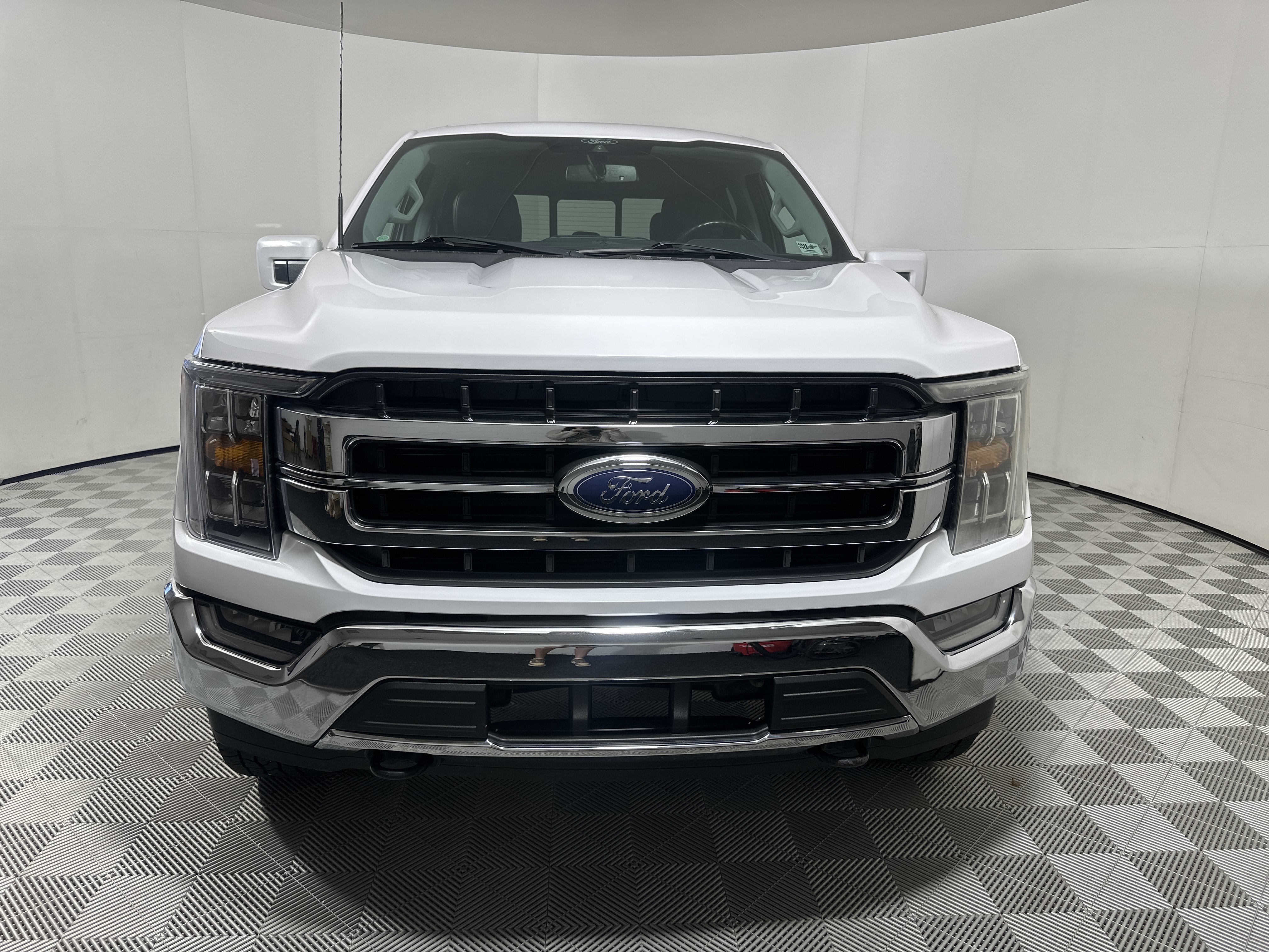 Used 2021  Ford  image 2