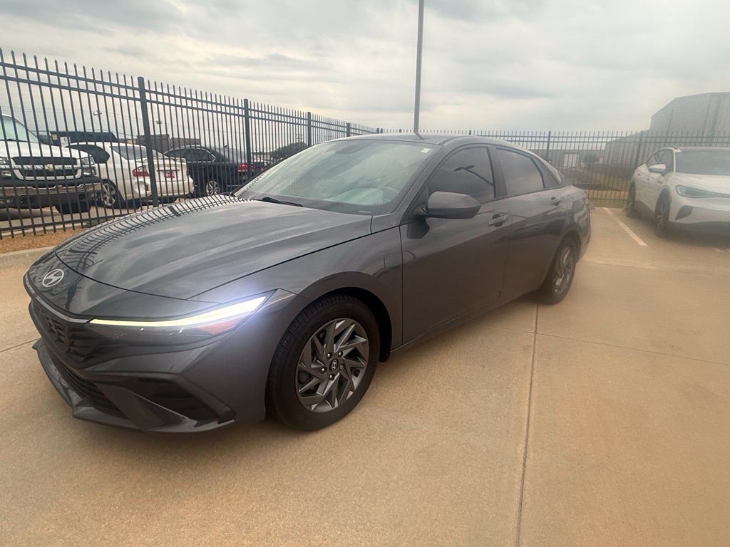 Used 2024 Gray Hyundai SEL image 1