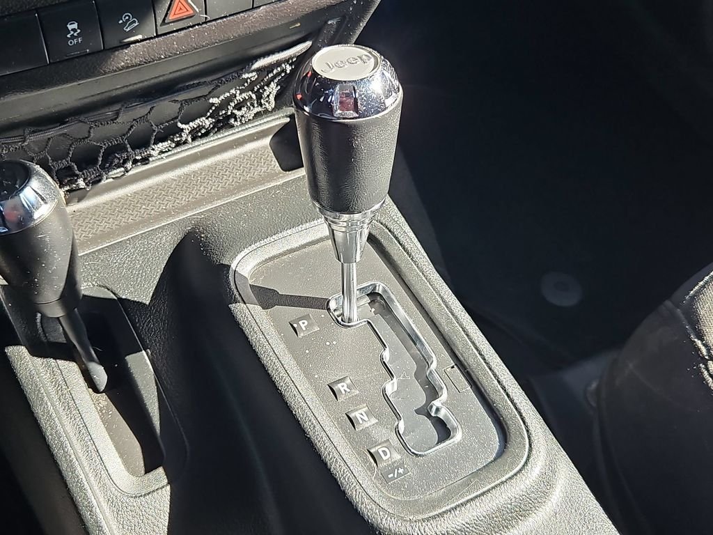 Used 2018 Billet Silver Metallic Clearcoat Jeep Unlimited Sport image 20
