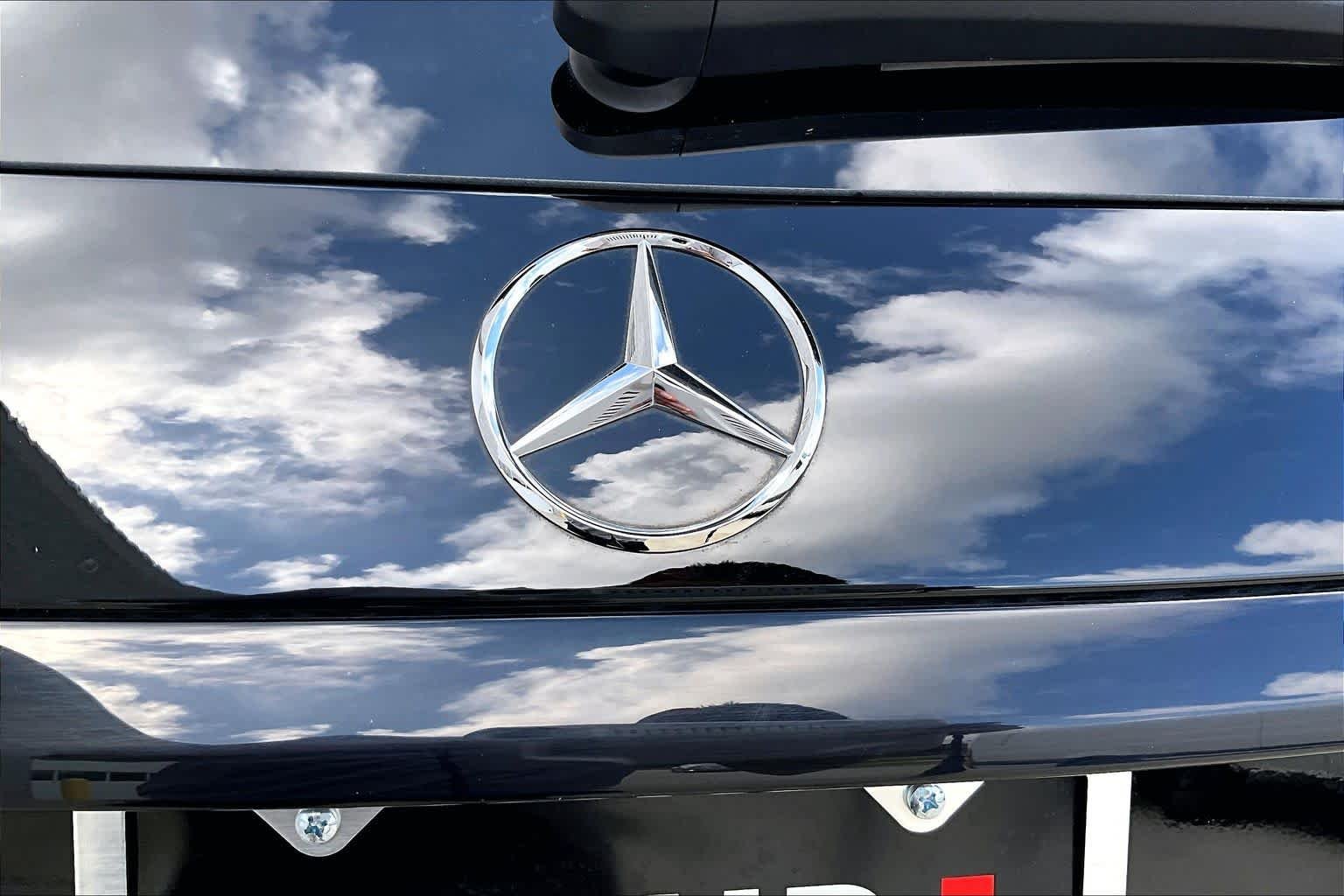 Used 2025 Black Mercedes-Benz GLC 300 image 10