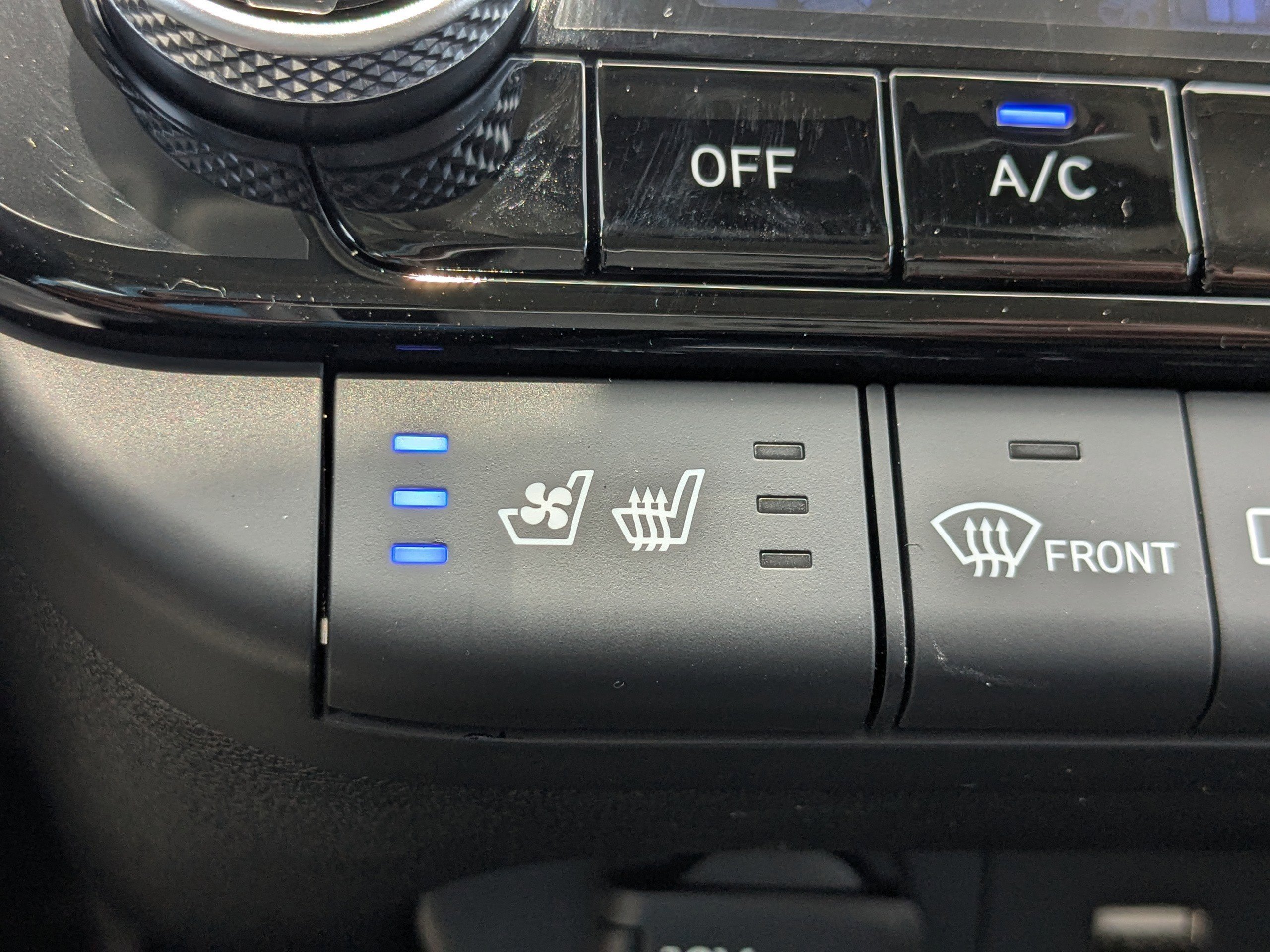 2025 Hyundai Elantra Limited - Photo 25