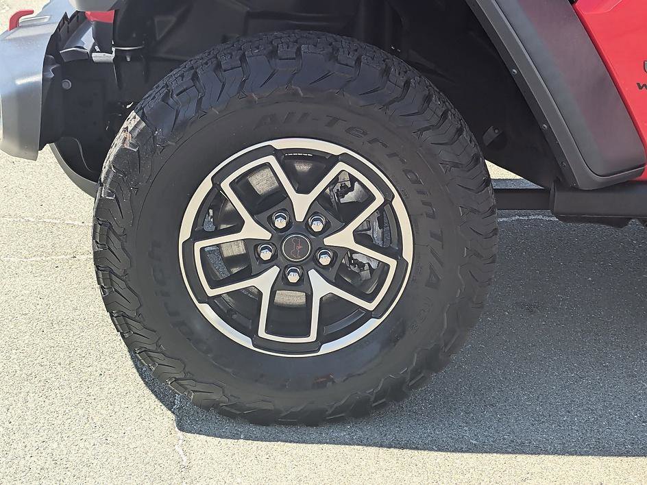 Used 2025 Firecracker Red Clearcoat Jeep Rubicon image 10